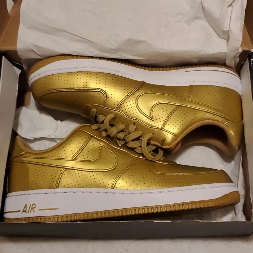 Air Force 1 0'7 Lv8 like new worn once..
